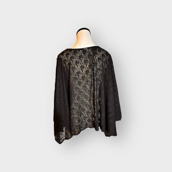 Women’s M - L PURE Essence Made in Canada Crochet Sleeved Poncho Made in Canada - Picture 4 of 8